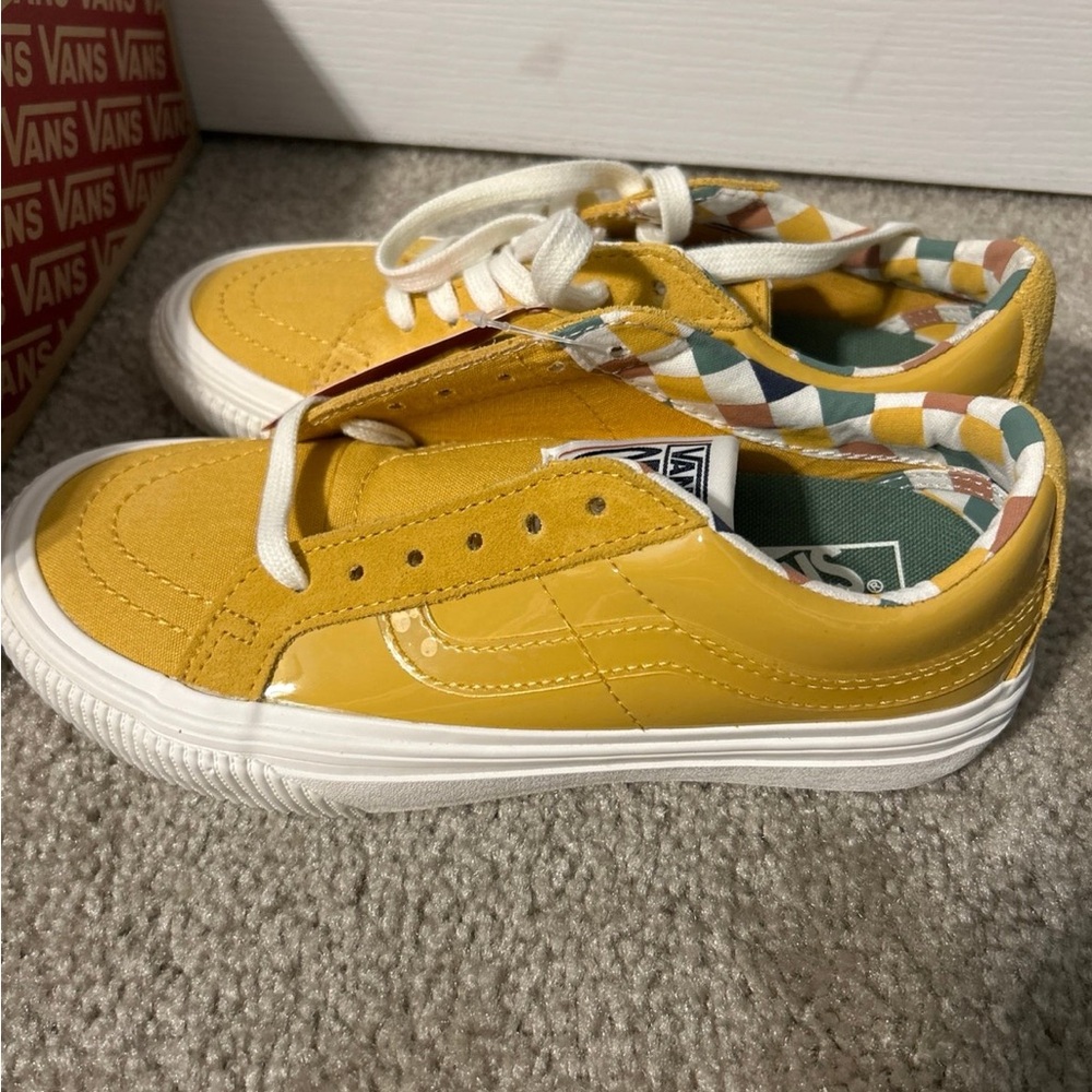 Vans Yellow and White Sneakers with Classic Design - Picture 3 of 6